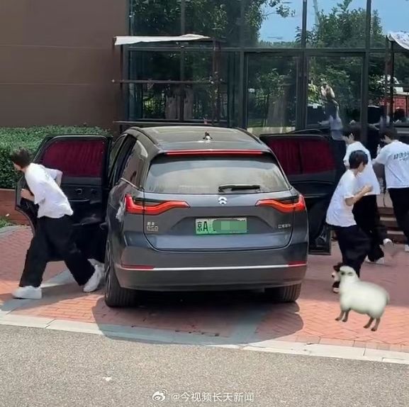 改衣帽间3亿中产傻眼了pg电子入口蔚来新车爆(图2) 改衣帽间3亿中产傻眼了pg电子入口蔚来新车爆(图2)